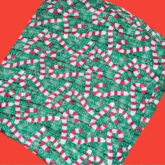 Infinity green Christmas scarf with adorable candy cane design! - Picture 5 of 5